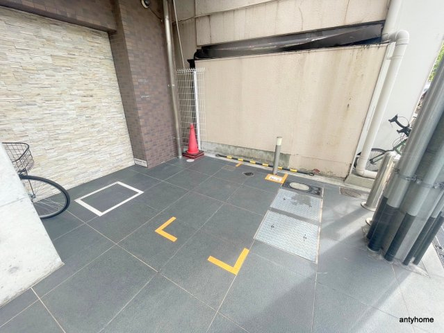 ルラーシェ難波　仲介手数料無料の駐車場