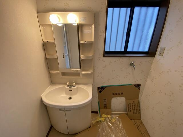 富士市中丸の中古一戸建の洗面所|洗面化粧台