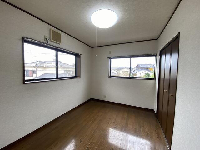 富士市中丸の中古一戸建の内装|２階南側洋室６．０帖