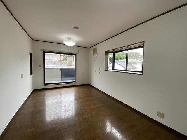 富士市中丸の中古一戸建の内装|２階洋室１０．５帖