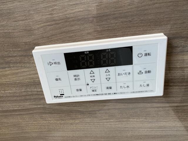 富士市中丸の中古一戸建の設備|家族の帰宅時間が違っても、追い焚き機能で温かいお風呂に。部活や仕事で遅くなった日にも便利です。