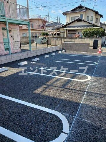 ウィステリア・エフの駐車場|高崎、前橋のお部屋探しはエンドスケープまで！お客様の理想お聞かせ下さい♪