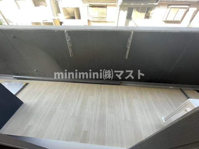 セレニテ谷町六丁目アリエのバルコニー