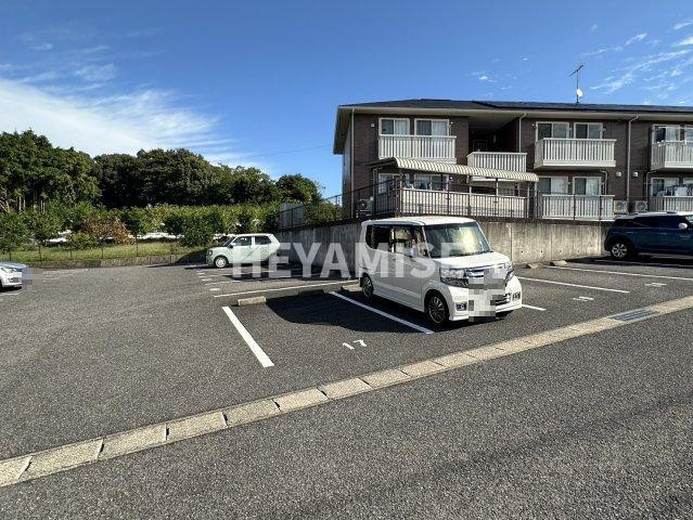 ニューハイツタリカド B棟の駐車場