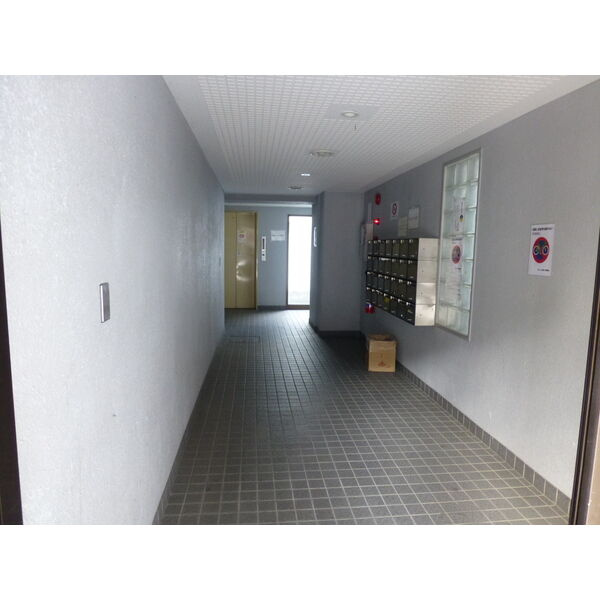 コンセール新栄のエントランス