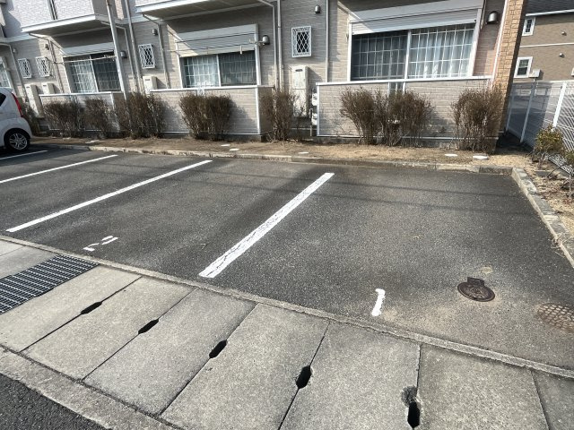 マイ　プレシャスの駐車場