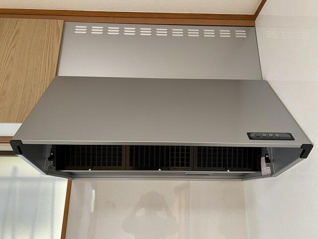 富士市今泉の中古一戸建のキッチン|レンジフード新品