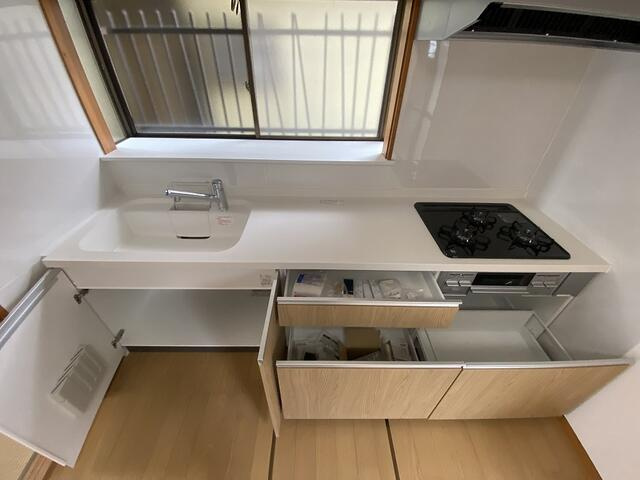 富士市今泉の中古一戸建のキッチン|キッチン収納も充実しています