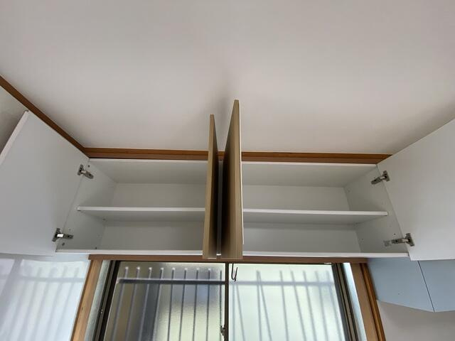 富士市今泉の中古一戸建のキッチン|キッチン吊り戸収納