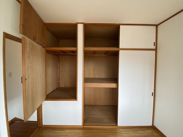 富士市今泉の中古一戸建の収納|２階洋室６．０帖 収納も充実
