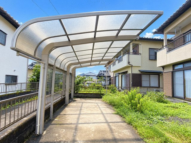 富士市今泉の中古一戸建の駐車場|カーポートあり