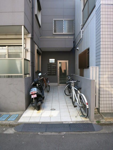 エクサル向島のエントランス