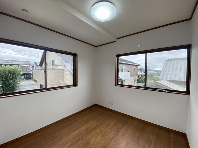 富士市今泉４丁目の中古一戸建の内装|２階４．５帖洋室