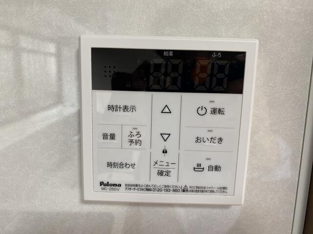 富士市今泉４丁目の中古一戸建の設備|ボタンひとつでお湯張りできるオートバス。家事や育児で忙しい時間も、お風呂の準備が手軽です。
