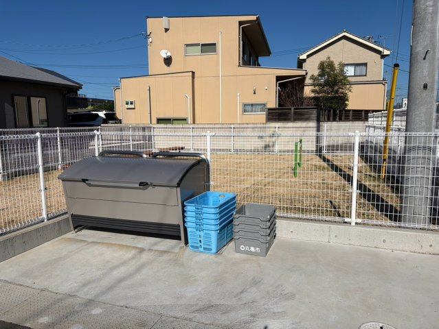 丸亀市津森町平屋戸建　ゆったり駐車場５台以上可能のその他|団地内ゴミ置き場はゆったりちしたスペースです。