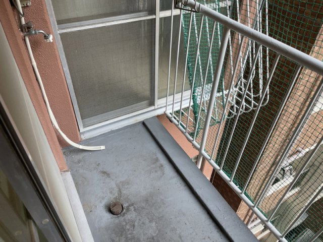 神戸市中央区中山手通２丁目の賃貸マンションのバルコニー|退去予定のため、室内写真は別のお部屋です。