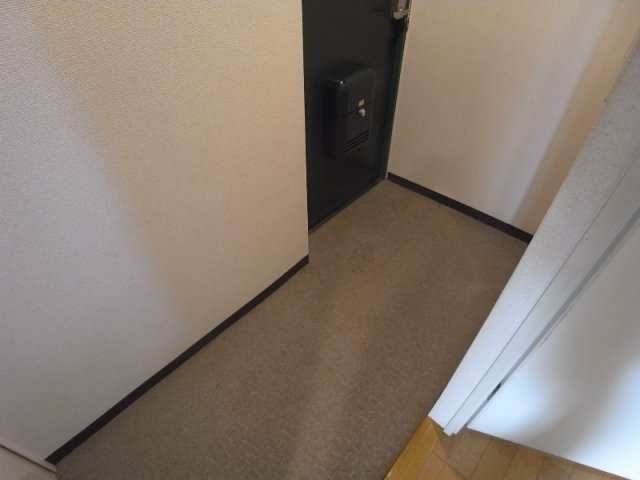 ジュリアス中山手の玄関