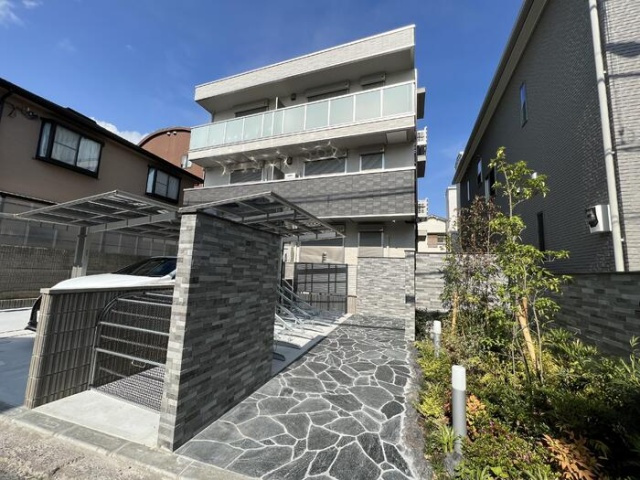 西宮市中前田町のアパート