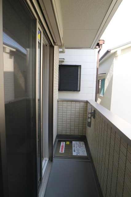 西宮市中前田町のアパートのバルコニー