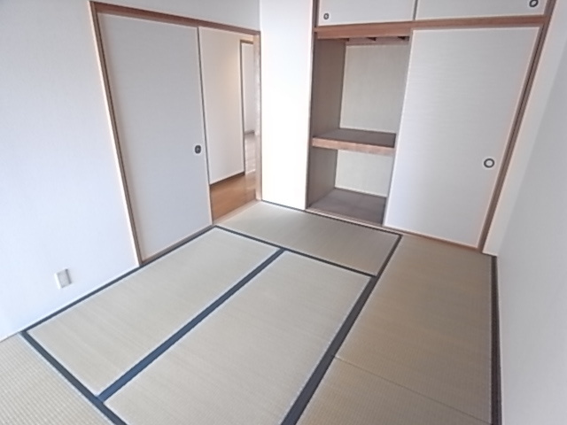 西宮市甲子園口北町の賃貸マンションの居間・リビング