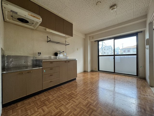 神戸市灘区楠丘町６丁目の賃貸マンションの居間・リビング
