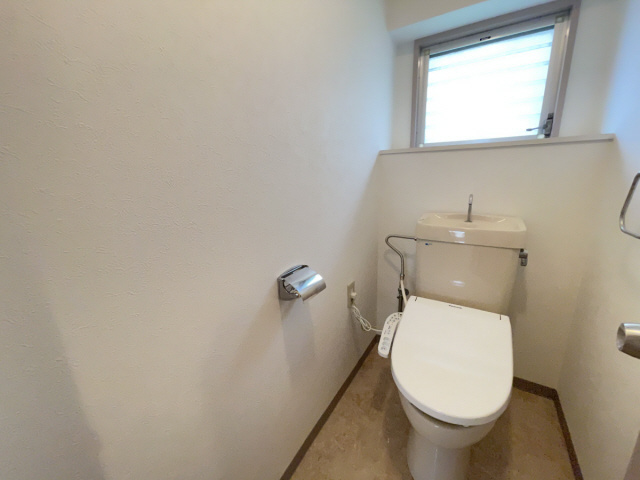 芦屋市川西町の賃貸マンションのトイレ