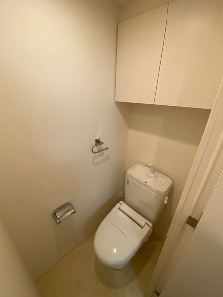 中野区本町３丁目の賃貸マンションのトイレ