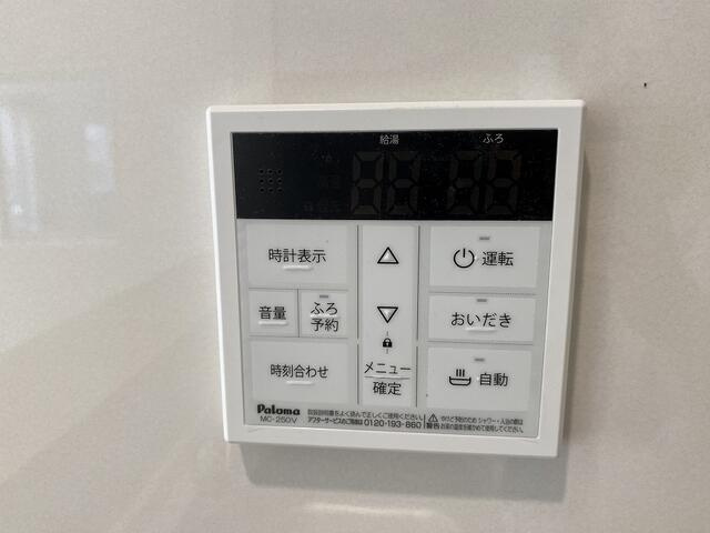 沼津市高尾台の新築一戸建の設備|ボタンひとつでお湯張りできるオートバス。家事や育児で忙しい時間も、お風呂の準備が手軽です。