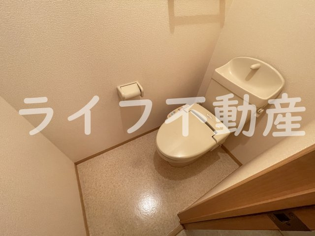 カーサ・エクレールB棟のトイレ|落ち着いた色調のトイレです