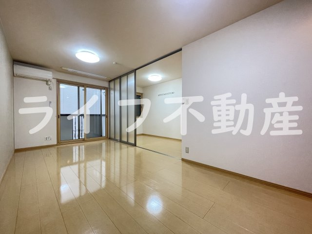 カーサ・エクレールB棟の居間・リビング|居間です