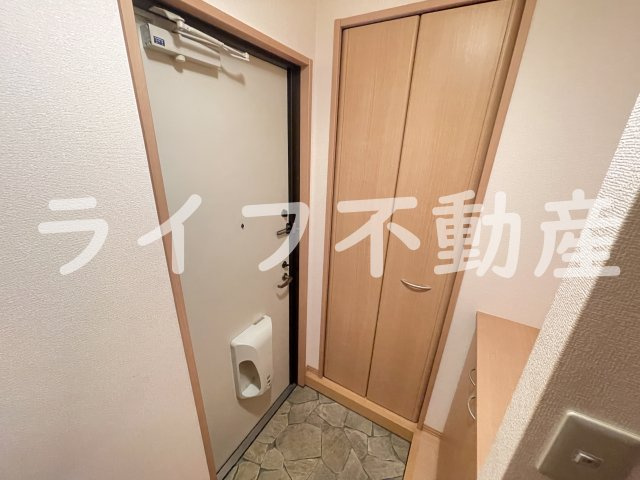 カーサ・エクレールB棟の玄関|明るい玄関です