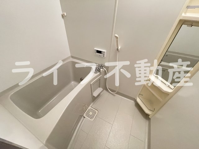 カーサ・エクレールB棟の浴室|きれいなお風呂です