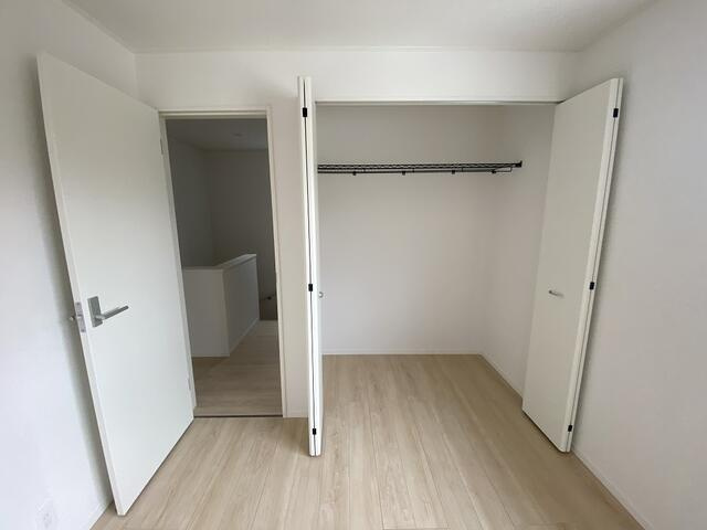 沼津市高尾台の新築一戸建の収納|２階洋室６．０帖　クローゼット収納