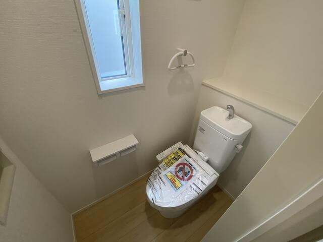 沼津市高尾台の新築一戸建のトイレ|２階トイレ、もちろん温水洗浄便座完備！