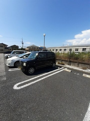 カーサ　セレーノの駐車場