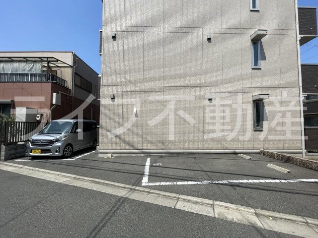 グランシャリオB棟の駐車場|駐車場完備です