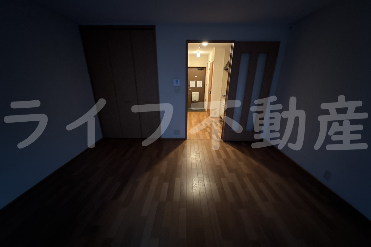 ウエストヒル開生の洋室|落ち着いた色調の洋室です