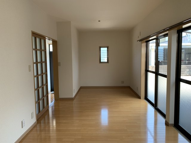 高知市一宮中町２丁目の一戸建ての居間・リビング
