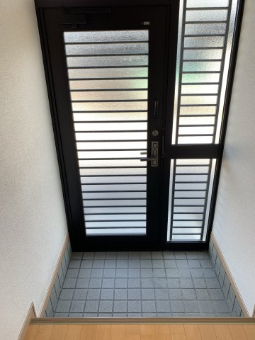 高知市一宮中町２丁目の一戸建ての玄関