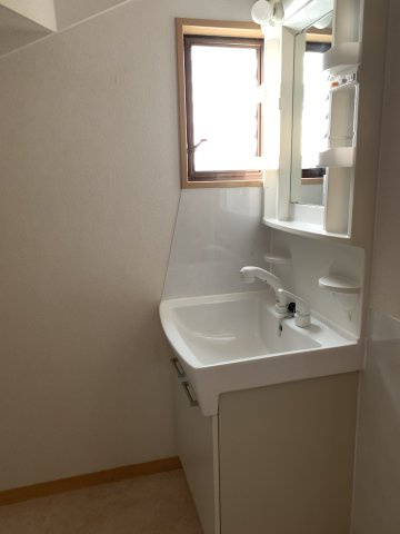 高知市一宮中町２丁目の一戸建ての独立洗面台