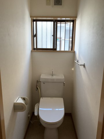 高知市一宮中町２丁目の一戸建てのトイレ