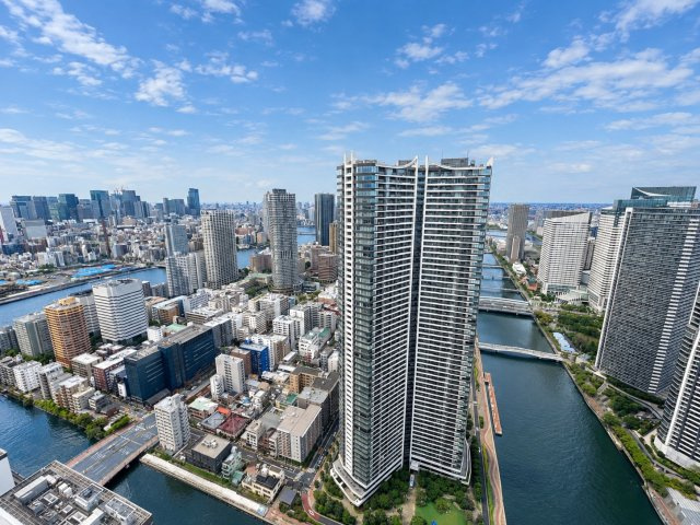 都心方面の眺望(日中)～隅田川を眼下に、先に築地再開発予定地・銀座・東京駅・皇居を望む～