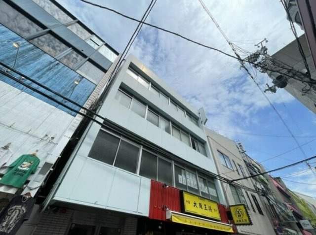大阪市中央区西心斎橋１丁目の店舗事務所の外観