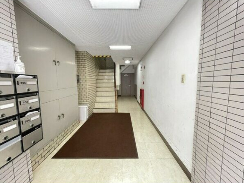 大阪市中央区西心斎橋１丁目の店舗事務所のロビー