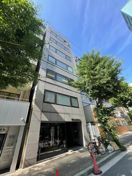 大阪市中央区南新町１丁目の店舗一部の外観