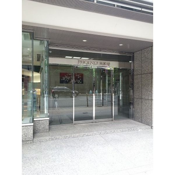 大阪市中央区南船場２丁目の店舗事務所のエントランス