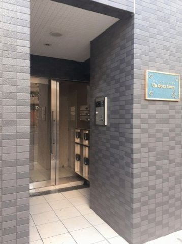 板橋区大谷口上町の賃貸マンションのエントランス