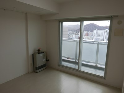 【居間・リビング】ＰＲＩＭＥ　ＵＲＢＡＮ札幌医大前 