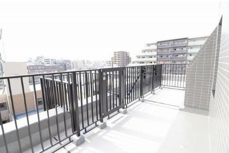 荒川区西日暮里２丁目の賃貸マンションのバルコニー