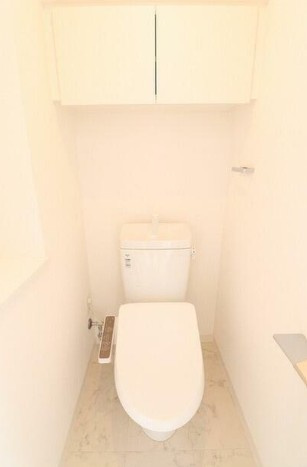 荒川区西日暮里２丁目の賃貸マンションのトイレ
